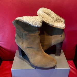 Ugg Suede Sheepskin Lined Logo Booties Never Used